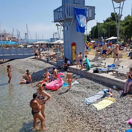 Homey Retreat Lure Apartment